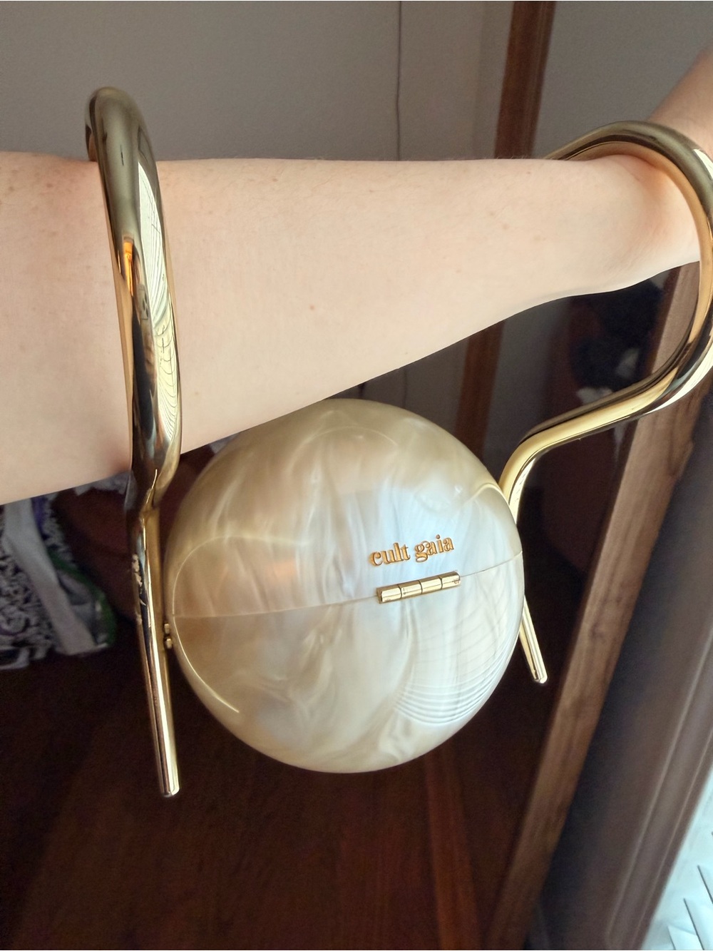 Cult Gaia Pearl bag with Gold Handle - Picture 5 of 8